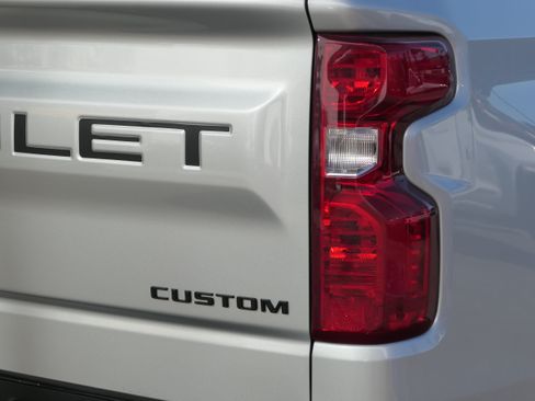Used 2022 Chevrolet Silverado 1500 Custom w/ LPO, Dark Essentials Package RWD image 7