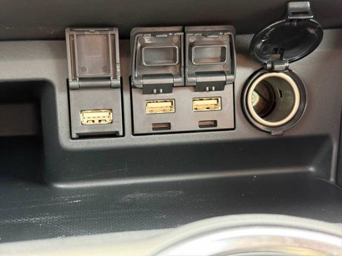 Used 2021 Toyota Highlander XLE AWD/4WD image 26