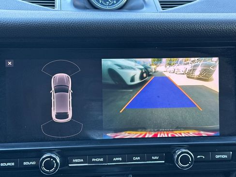 Used 2020 Porsche Macan image 20