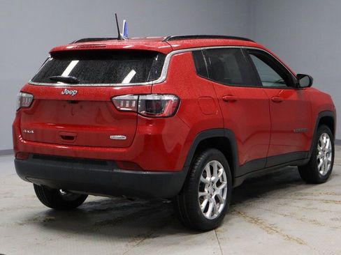Used 2023 Jeep Compass Latitude image 10