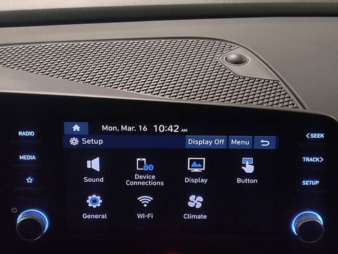 Used 2025 Hyundai Elantra SE image 25