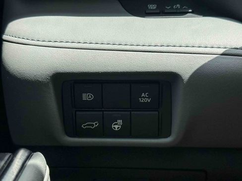 Used 2023 Toyota Highlander Limited image 37