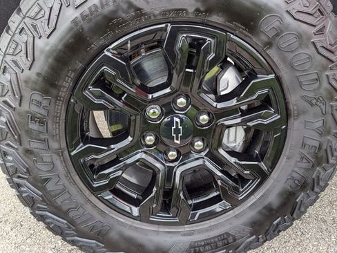 Used 2025 Chevrolet Silverado 1500 ZR2 w/ Technology Package AWD/4WD image 24