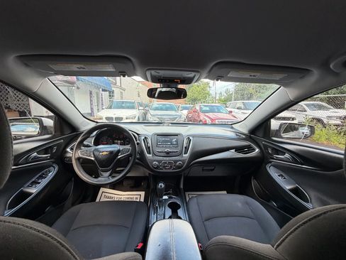 Used 2018 Chevrolet Malibu LT FWD image 43