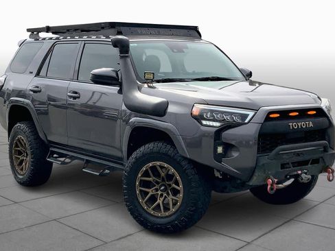 Used 2020 Toyota 4Runner SR5 image 2