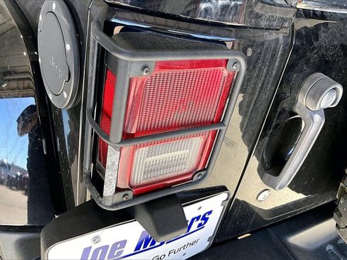 Used 2017 Jeep Wrangler Unlimited Rubicon image 13