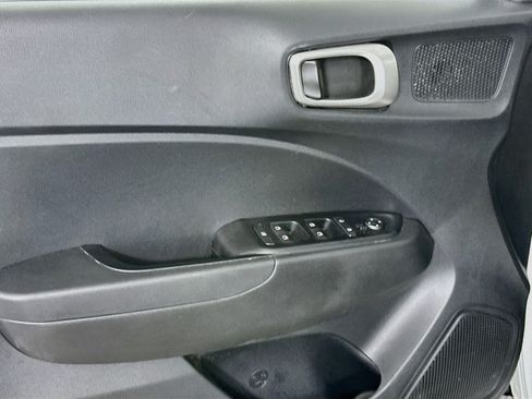 Used 2025 Hyundai Venue SEL FWD image 15