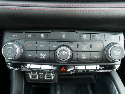 Certified 2025 Dodge Durango GT image 23