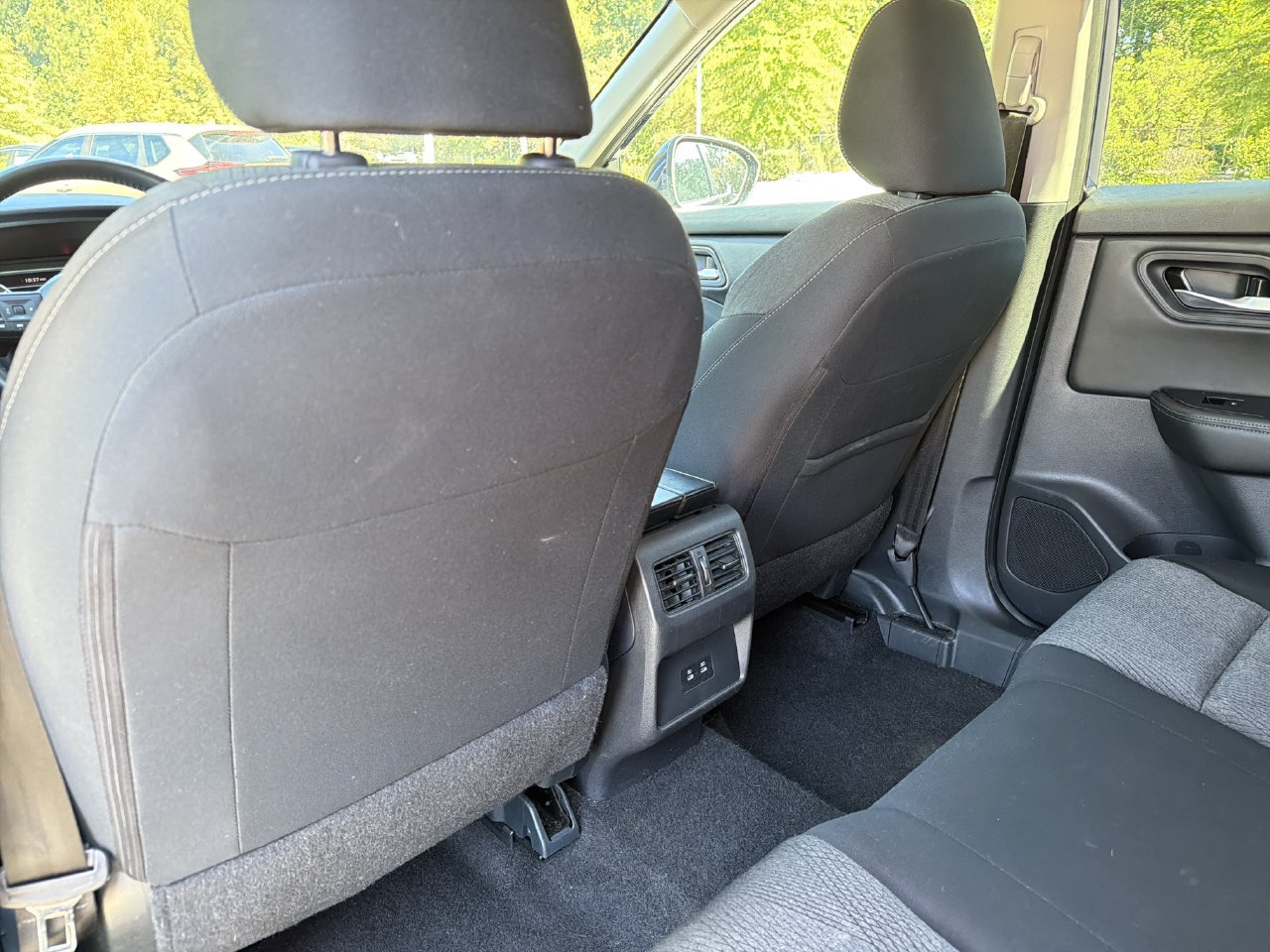 Used 2025 Nissan Rogue SV AWD/4WD image 19