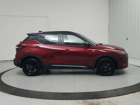 Used 2023 Nissan Kicks SR w/ SR Premium Package FWD image 8