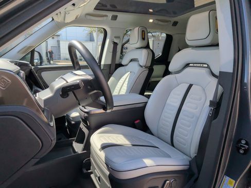 Used 2023 Rivian R1T Adventure image 17