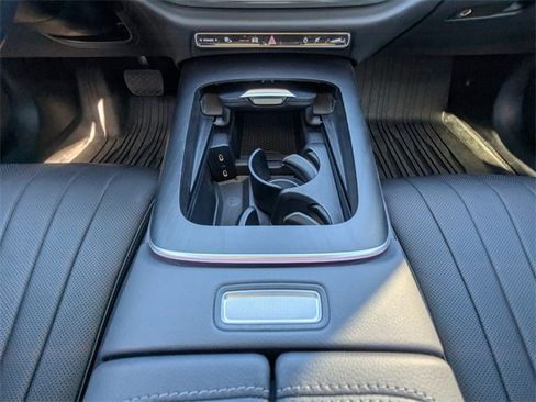 Used 2025 Mercedes-Benz E 350 4MATIC Sedan image 19