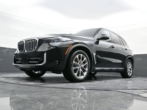 Used 2025 BMW X5 xDrive50e w/ Climate Comfort Package image 26