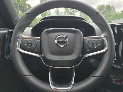 Certified 2023 Volvo XC40 Recharge Ultimate w/ Protection Package Premier AWD/4WD image 23