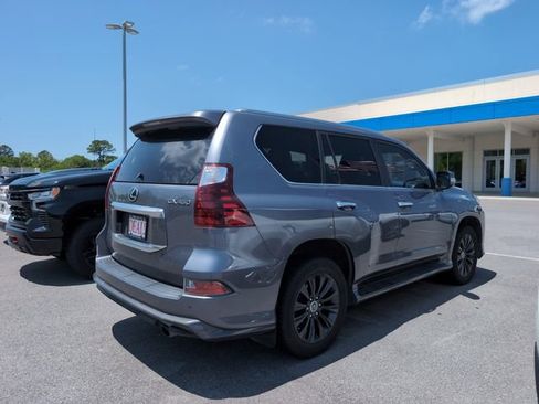 Used 2022 Lexus GX 460 Luxury w/ Sport Design Package AWD/4WD image 3