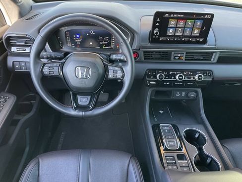 Used 2025 Honda Pilot Black Edition image 12