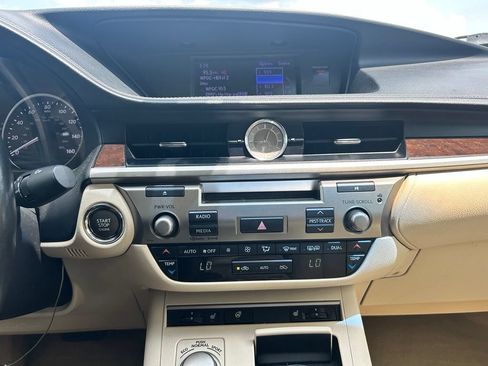 Used 2013 Lexus ES 350 w/ Premium Pkg FWD image 23