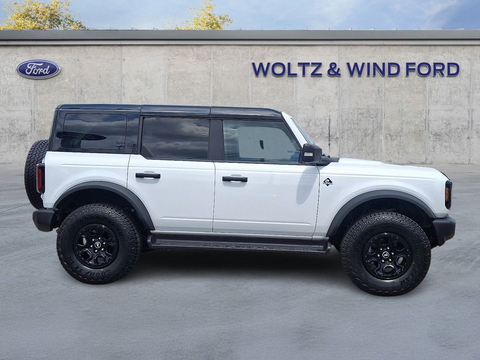 Used 2025 Ford Bronco Outer Banks w/ Sasquatch Package AWD/4WD image 7