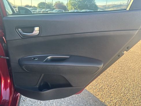 Used 2019 Kia Optima S image 15