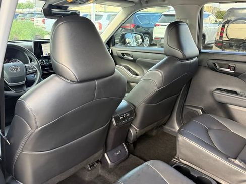Used 2023 Toyota Highlander XLE FWD image 26