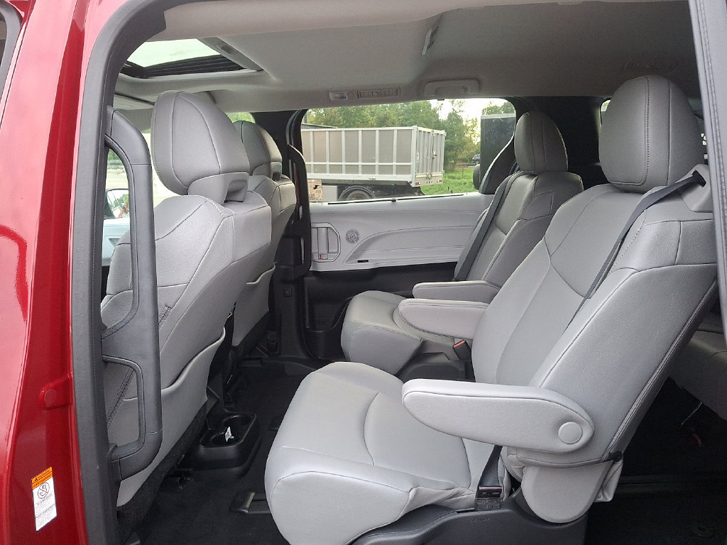 New 2026 Toyota Sienna XLE AWD/4WD image 5