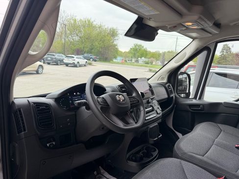 Used 2024 RAM ProMaster 3500 w/ Premium Convenience Group FWD image 9