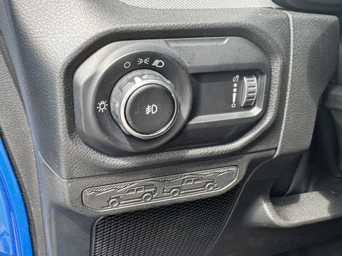 Used 2025 Jeep Wrangler Unlimited Sport AWD/4WD image 34