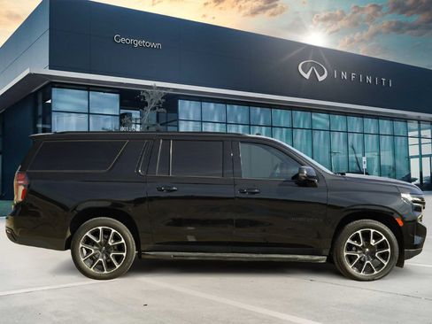 Used 2023 Chevrolet Suburban RST w/ Luxury Package image 4