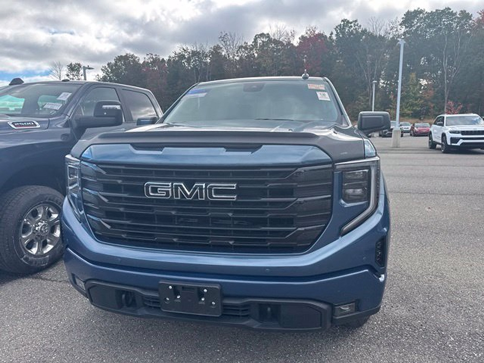 Used 2024 GMC Sierra 1500 Elevation AWD/4WD image 5