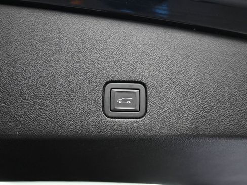 Used 2023 Cadillac XT6 Luxury image 24