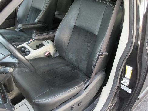Used 2017 Dodge Grand Caravan SXT FWD image 11