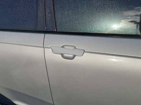 Used 2023 Jeep Grand Cherokee L Limited w/ Black Appearance Package image 18