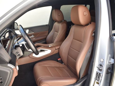 Used 2025 Mercedes-Benz GLS 450 4MATIC w/ AMG Line Exterior image 16