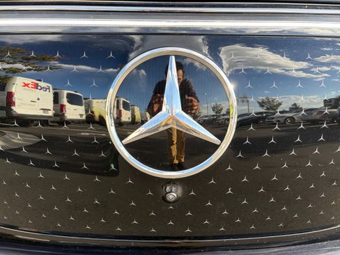 Used 2023 Mercedes-Benz EQS 580 4MATIC SUV image 9