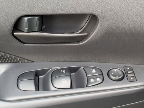 Certified 2025 Nissan Kicks Play S image 12