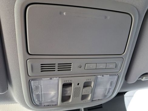 Used 2017 Honda Pilot Touring image 14