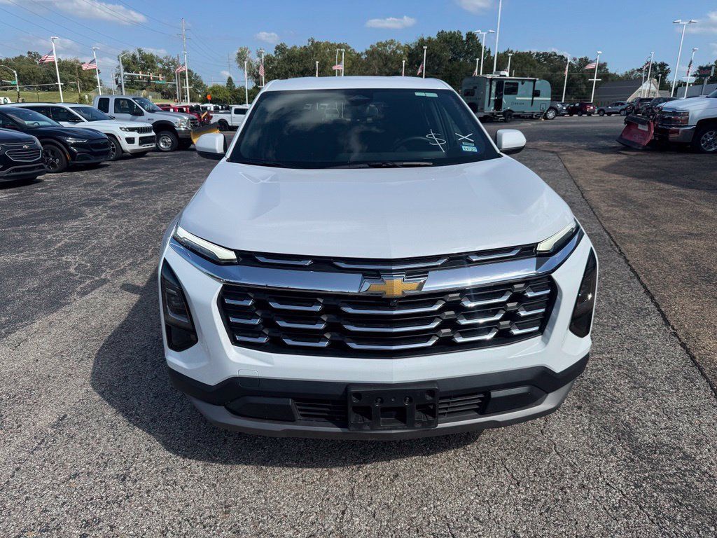 Used 2026 Chevrolet Equinox LT AWD/4WD image 2