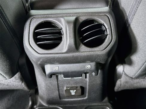 Used 2023 Jeep Gladiator Overland AWD/4WD image 25