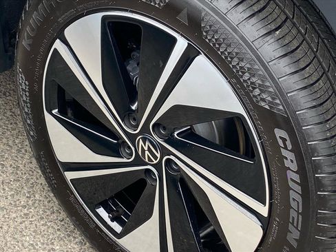 Used 2025 Volkswagen Taos SE image 22