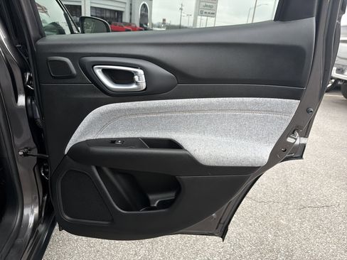 Used 2022 Jeep Compass Latitude w/ Sun and Sound Group image 17