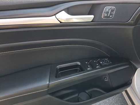 Used 2018 Ford Fusion Titanium FWD image 12