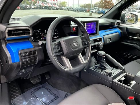 Certified 2025 Toyota Tacoma TRD Off-Road image 17