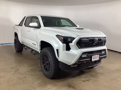 Used 2026 Toyota Tacoma TRD Sport AWD/4WD image 3