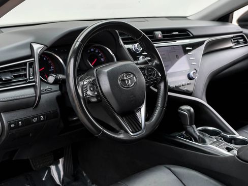 Used 2019 Toyota Camry XSE FWD image 3