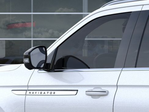 New 2026 Lincoln Navigator Reserve AWD/4WD image 33