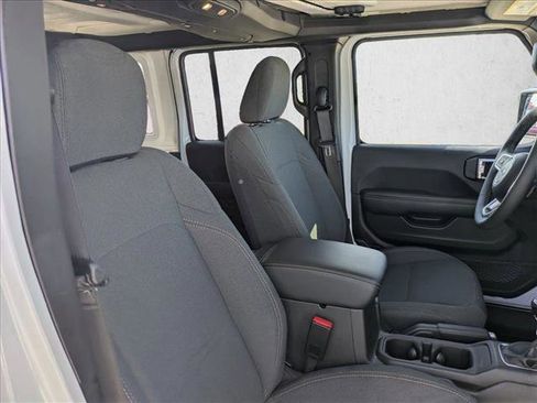 Used 2026 Jeep Wrangler Unlimited Sahara AWD/4WD image 17