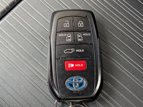 Used 2021 Toyota Sienna XSE image 22