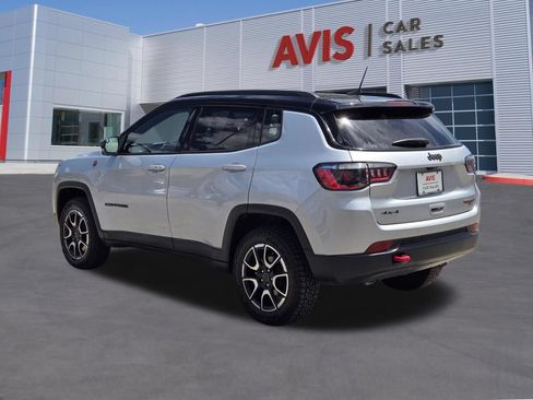Used 2025 Jeep Compass Trailhawk AWD/4WD image 7