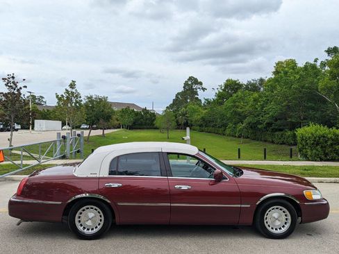 Used 1998 Lincoln Town Car Executive image 7