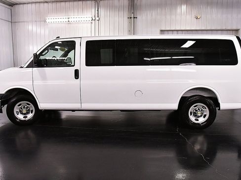 Used 2025 Chevrolet Express 3500 LT w/ LT Preferred Equipment Group image 4